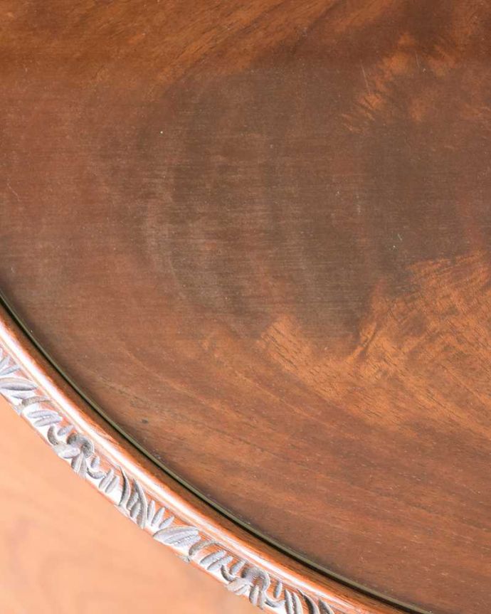 アンティークのテーブル　アンティーク家具　英国の美しいアンティーク家具、3本脚の半月型コンソールテーブル 。修復には自信がありますHandleでは専門の職人が修復する際、古い塗装を剥離してキレイにお直ししています。(k-2576-f)