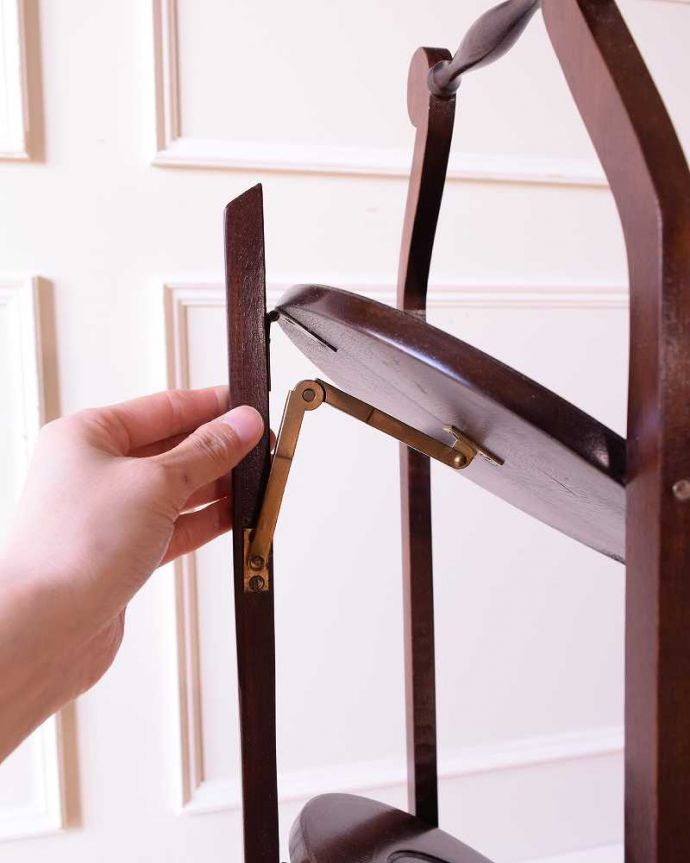 プランツスタンド・ケーキスタンド　アンティーク家具　イギリスの本格アフタヌーンティーを自宅で楽しめる、美しいアンティークケーキスタンド。あっという間に組み立て出来ます女性でも簡単に組み立て出来ます。(k-2580-f)