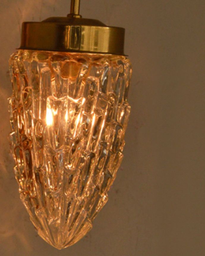 壁付けブラケット　照明・ライティング　海外から輸入、木とガラスのオシャレなウォールランプ（壁付け照明）（Ｅ17シャンデリア球付）。。(k-2582-z)