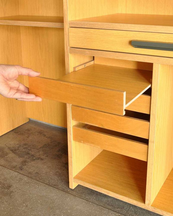 アンティークのキャビネット　アンティーク家具　ホームオフィス社のデスクキャビネット、多機能なイギリスのヴィンテージ家具。スライド棚も付いていますレール付きのスライド棚。(k-2583-f)