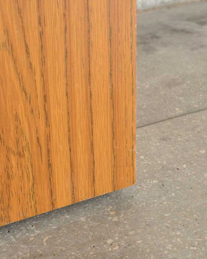 アンティークのキャビネット　アンティーク家具　ホームオフィス社のデスクキャビネット、多機能なイギリスのヴィンテージ家具。女性1人でラクラク運べちゃう仕掛けHandleのアンティークは、脚の裏にフェルトキーパーをお付けしています。(k-2583-f)