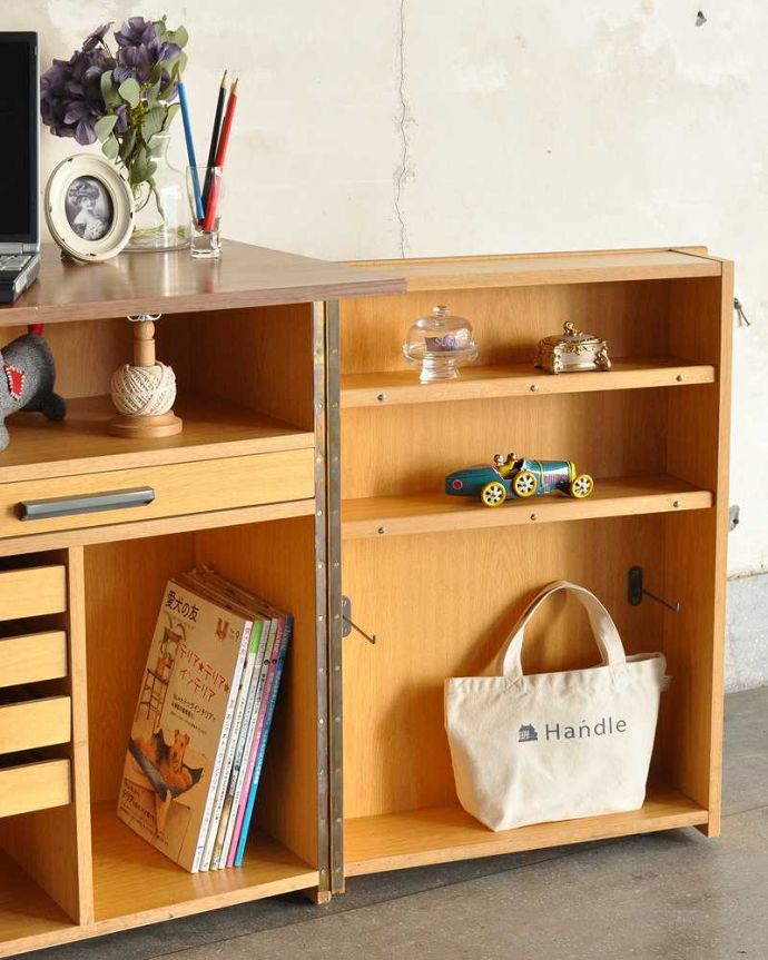 アンティークのキャビネット　アンティーク家具　ホームオフィス社のデスクキャビネット、多機能なイギリスのヴィンテージ家具。収納も機能もたっぷり！まさに自宅のオフィスですデスク部分はもちろん、ありとあらゆる場所に細かく使いやすい収納＆アイデアがたっぷり詰みこまれた家具。(k-2583-f)