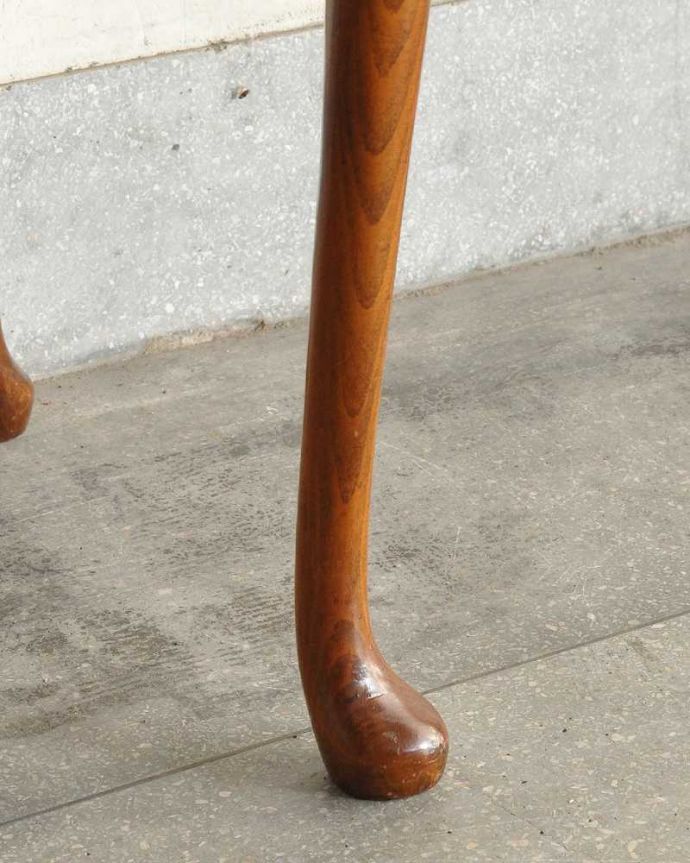 ビューロー　アンティーク家具　アンティーク英国輸入家具、脚の曲線が美しいライティングビューローデスク 。女性１人でラクラ運べちゃうんですHandleのアンティークは、脚の裏にフェルトキーパーをお付けしています。(k-2584-f)