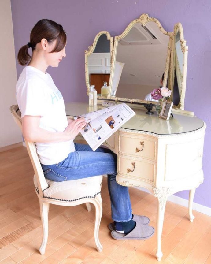 便利に使えるアンティークのドレッサー