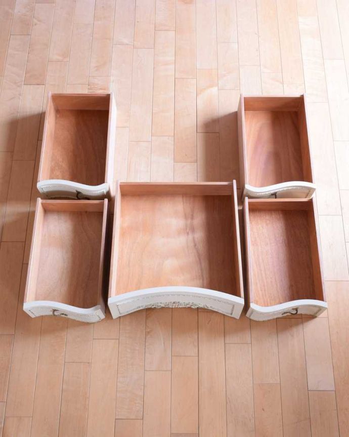 ドレッサーの引き出しの中