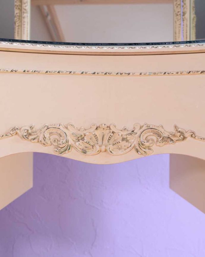 フランスらしく美しい彫