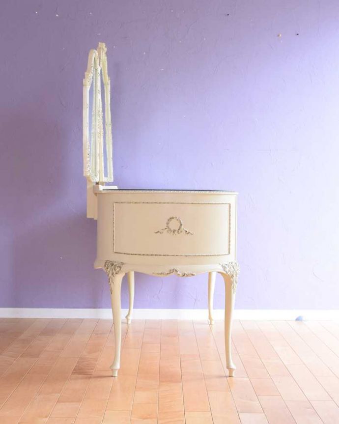 ドレッサーの側面