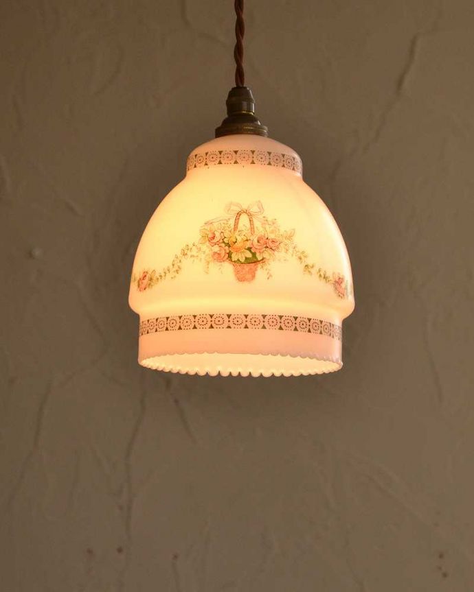 ペンダントライト　照明・ライティング　カゴいっぱいのお花に癒される可愛いデザイン、アンティークシェードペンダントライト。。(k-2586-z)