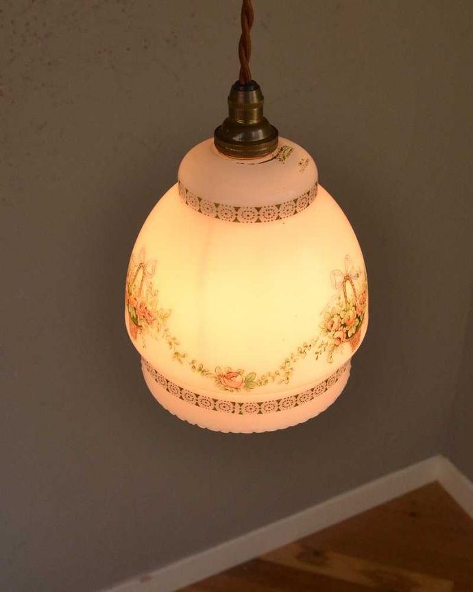 ペンダントライト　照明・ライティング　カゴいっぱいのお花に癒される可愛いデザイン、アンティークシェードペンダントライト。。(k-2586-z)