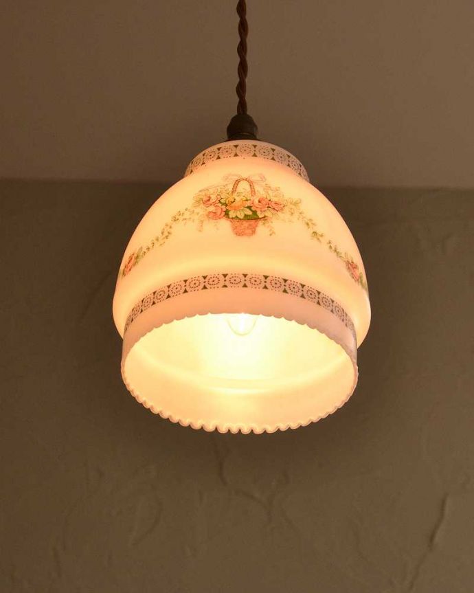 ペンダントライト　照明・ライティング　カゴいっぱいのお花に癒される可愛いデザイン、アンティークシェードペンダントライト。。(k-2586-z)