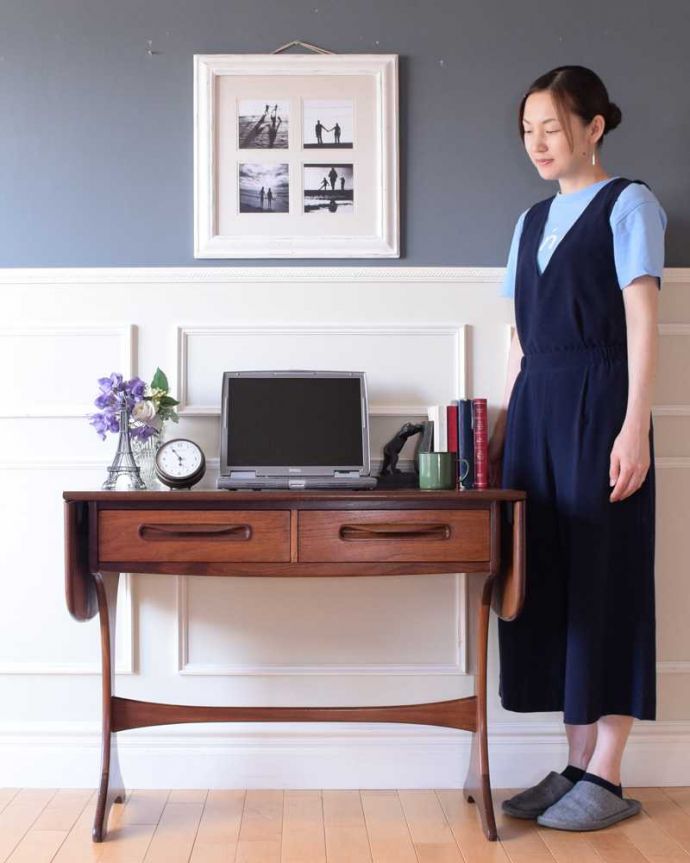 G-PLAN(Gプラン)　アンティーク家具　伸張式タイプの機能的なヴィンテージライティングデスク（G-plan）。蝶の羽がモチーフになった美しいテーブルまるで蝶々が羽を広げるように折りたたみが出来るところから名前が付けられた「バタフライ（蝶々）テーブル」。(k-2590-f)