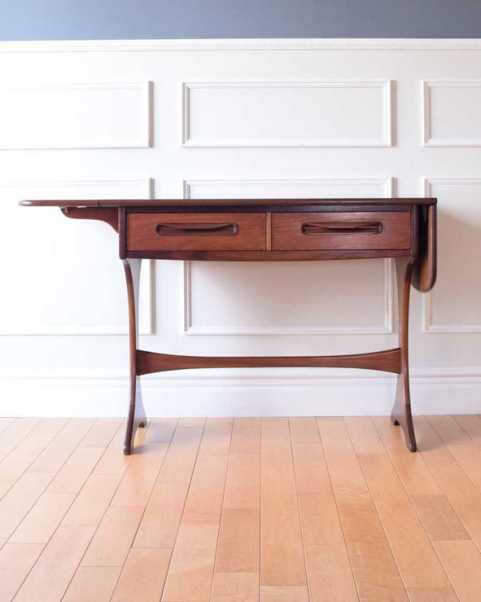 G-PLAN(Gプラン)　アンティーク家具　伸張式タイプの機能的なヴィンテージライティングデスク（G-plan）。片方だけ開いても使えます3WAYで使えるから、片側だけ開いた状態でもOK。(k-2590-f)