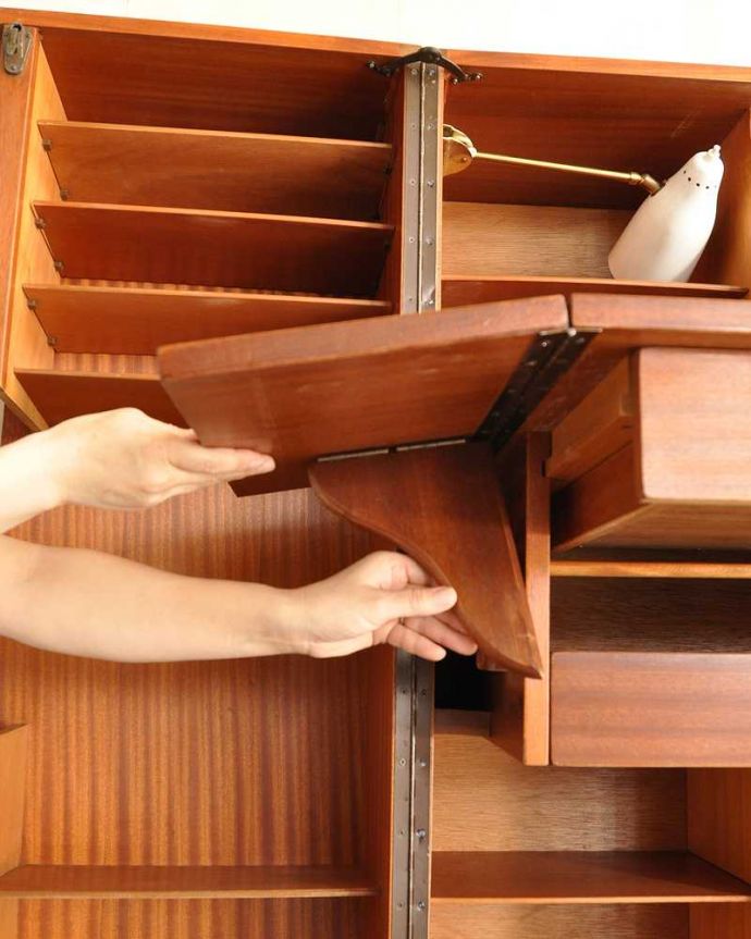 アンティークのデスク・書斎机 アンティーク家具 多機能なイギリスのヴィンテージ家具、ホームオフィス社のデスクキャビネット。あっという間にサイズ変更OK!女性でもあっという間にサイズが変えれます。(k-2592-f)