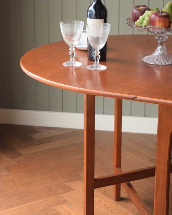 アンティークのテーブル　アンティーク家具　北欧スタイルのホールディングテーブル、ヴィンテージゲートレッグテーブル（伸張式）。自慢はやっぱりゲート（門）のような脚まるでゲート（門）が開くような脚の形から名前が付けられたゲートレッグテーブル。(k-2597-f)