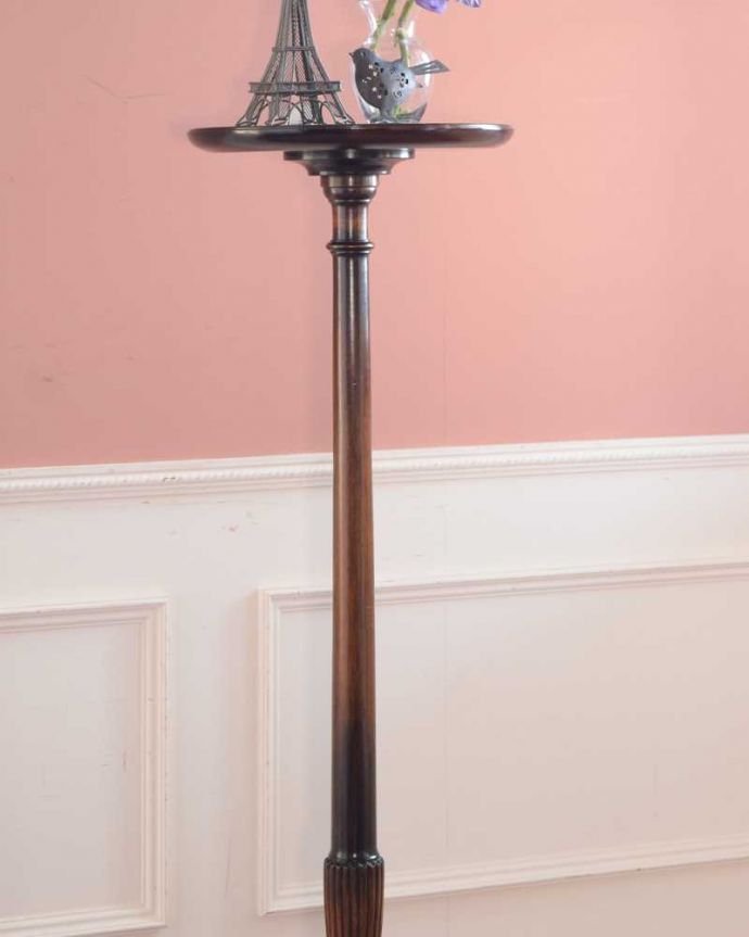 プランツスタンド・ケーキスタンド　アンティーク家具　英国で見つけたアンティーク家具、トライポットのきれいなプランツスタンド（花台） 。小さくてもアンティークの気品タップリ美しい立ち姿は堂々として品格たっぷり。(k-2604-f)