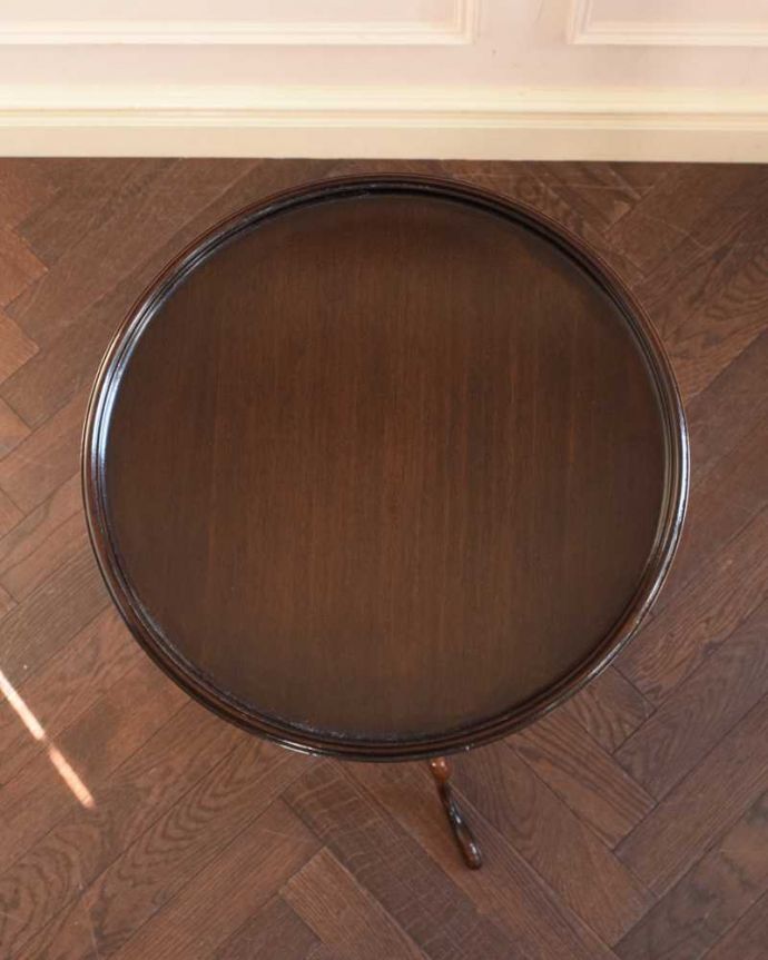 プランツスタンド・ケーキスタンド　アンティーク家具　英国で見つけたアンティーク家具、トライポットのきれいなプランツスタンド（花台） 。上から見ると･･･天板の形はこんな感じです。(k-2604-f)