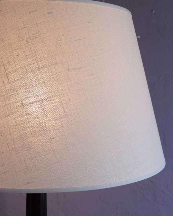 アカンサス　照明・ライティング　トライポットの脚が決め手！装飾も豪華なアンティークフロアランプ（Ｂ22シャンデリア球付）。。(k-2609-f)