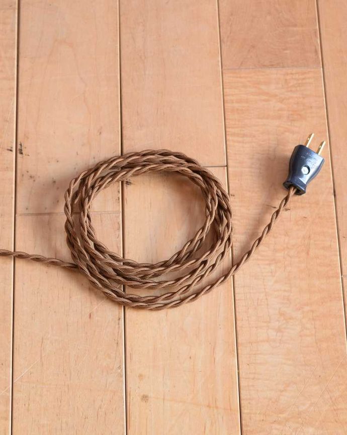 アカンサス　照明・ライティング　トライポットの脚が決め手！装飾も豪華なアンティークフロアランプ（Ｂ22シャンデリア球付）。。(k-2609-f)