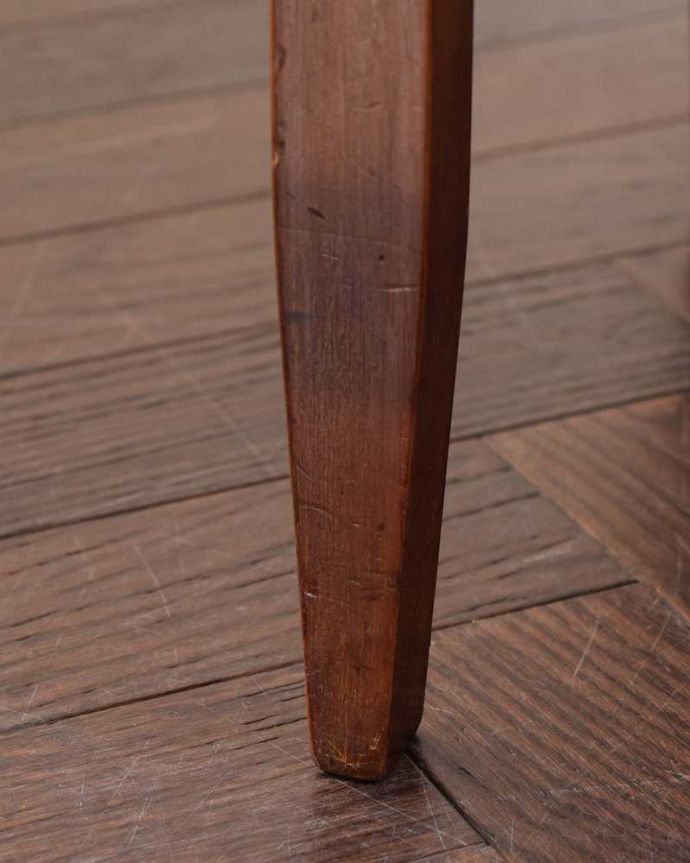 アンティークのキャビネット　アンティーク家具　象嵌が装飾された豪華なアンティーク家具、イギリスで見つけたミュージックキャビネット 。女性１人でラクラク運べちゃうんですHandleのアンティークは、脚の裏にフェルトキーパーをお付けしています。(k-2610-f)