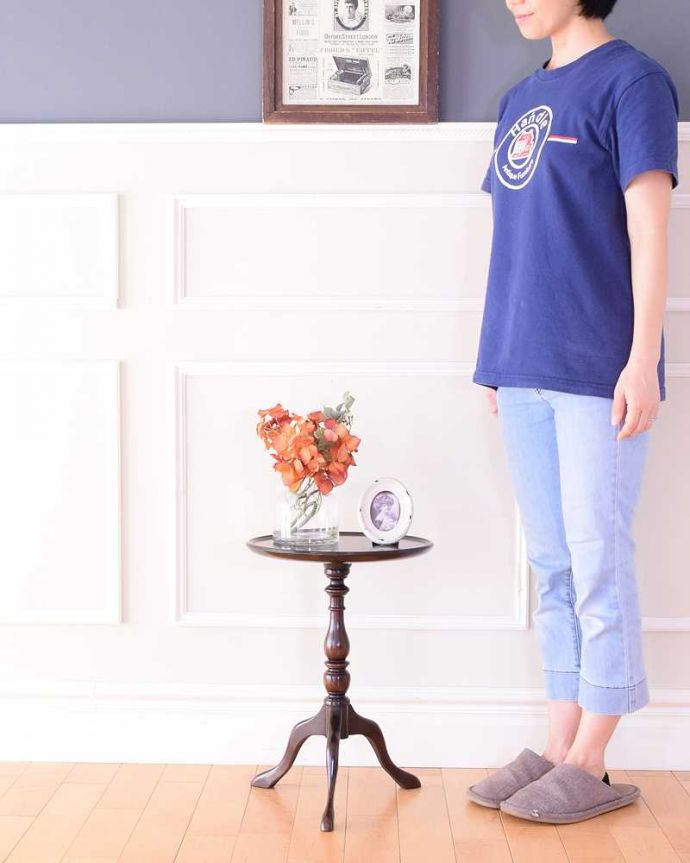 アンティークのテーブル アンティーク家具 英国アンティーク家具、コンパクトなオケージョナルテーブル(ティーテーブル)。移動もラクラク!どこでも使える小さなテーブル持ち運び便利なワインテーブル。(k-2611-f)