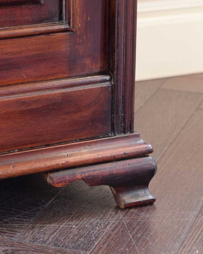 アンティークのキャビネット アンティーク家具 豪華なアンティーク家具、イギリスで見つけたミラー付きのミュージックキャビネット。女性1人でラクラク運べちゃうんですHandleのアンティークは、脚の裏にフェルトキーパーをお付けしています。(k-2612-f)