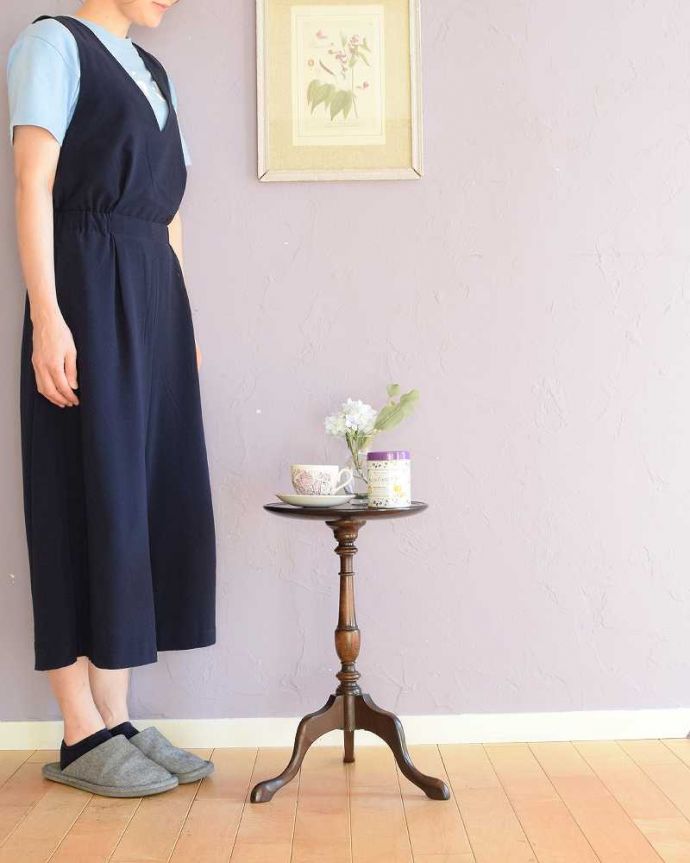 アンティークのテーブル アンティーク家具 どこでも使える小さなティーテーブル(ワインテーブル)、イギリスのアンティーク家具。移動もラクラク!どこでも使える小さなテーブル持ち運び便利なワインテーブル。(k-2614-f)