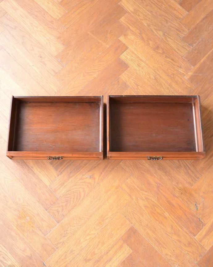 サイドボードの引き出し