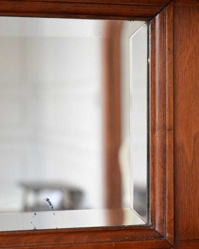 サイドボードの鏡