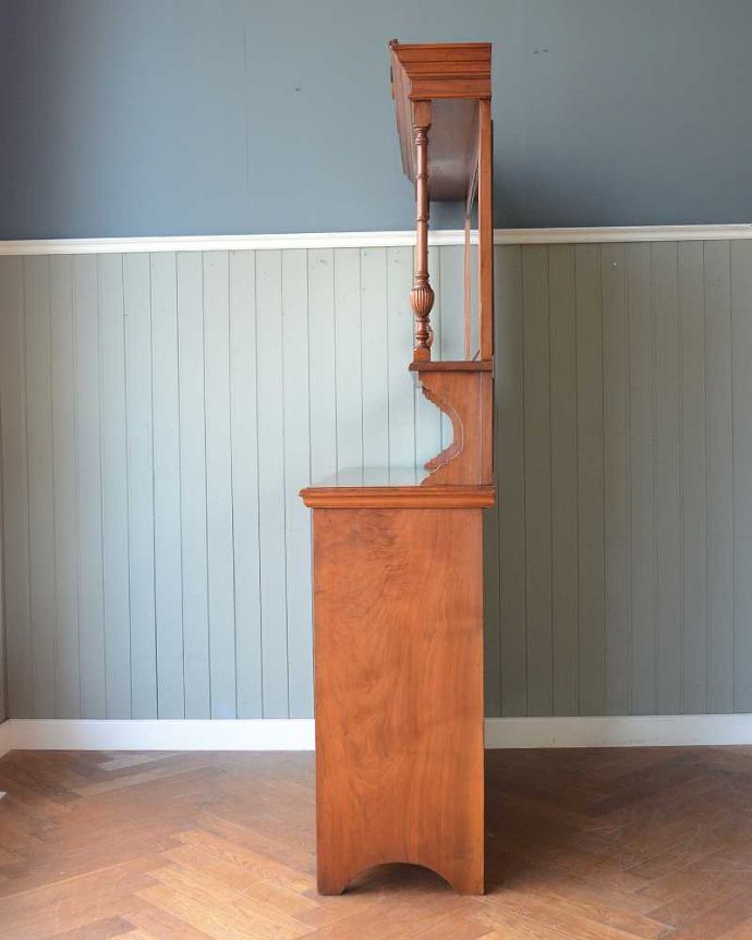 サイドボードの側面