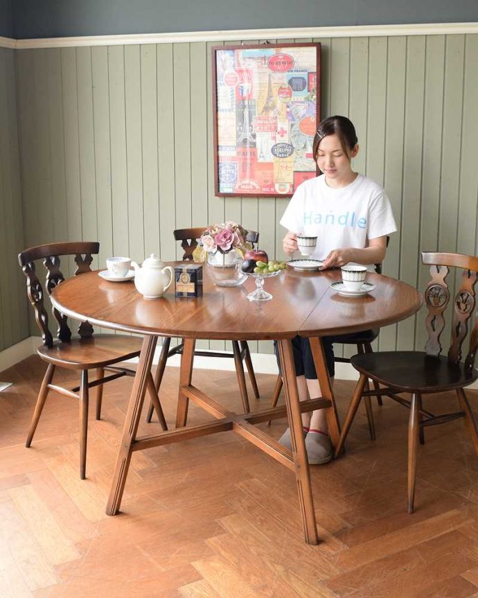 アーコールの家具　アンティーク家具　北欧の老舗メーカーアーコール社の家具、伸張式のアーコールドロップリーフテーブル(ERCOL)。やっぱり人気！3WAYで使えるアーコールのテーブル。(k-2621-f)