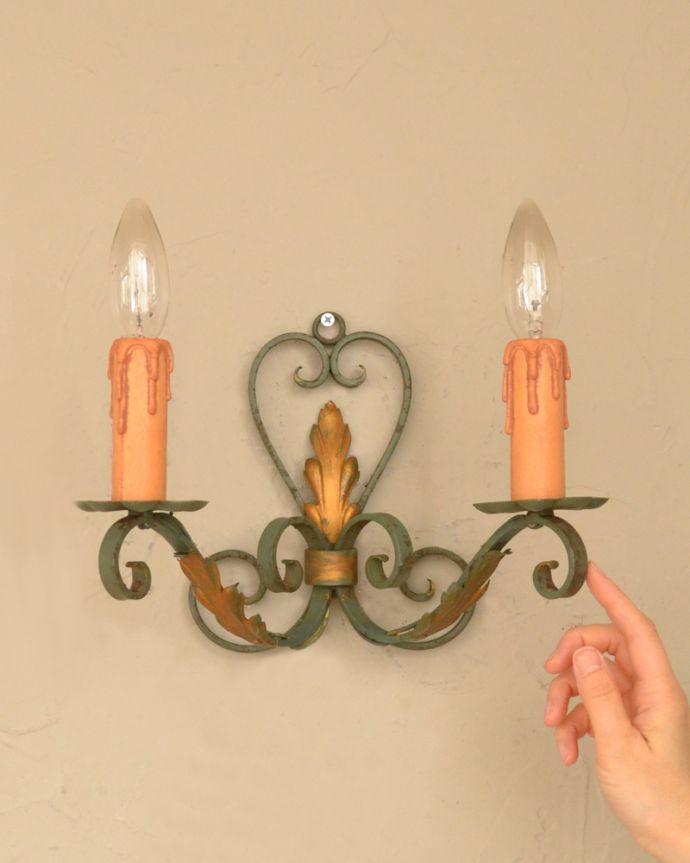 アンティークの壁付けシャンデリア