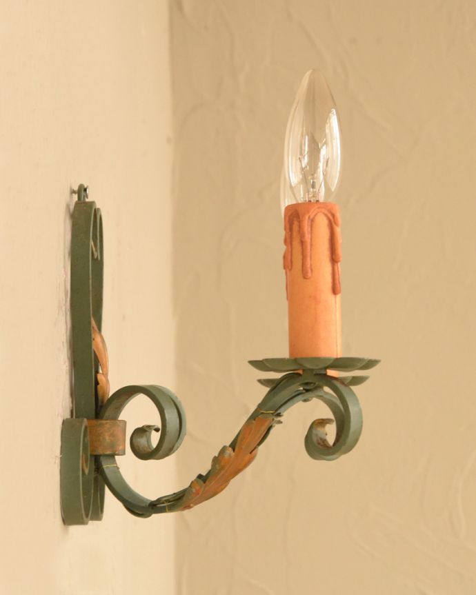 壁付けシャンデリアの側面