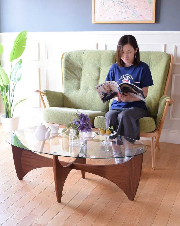 G-PLAN(Gプラン) アンティーク家具 北欧デザインのヴィンテージ家具、ガラストップのお洒落なコーヒーテーブル(G-PLAN)。女性っぽいシンプルさがカッコいいG-PLANG-PLANの定番は天板がガラスなので女性から見てもバツグンの使いやすさ。(k-2627-f)