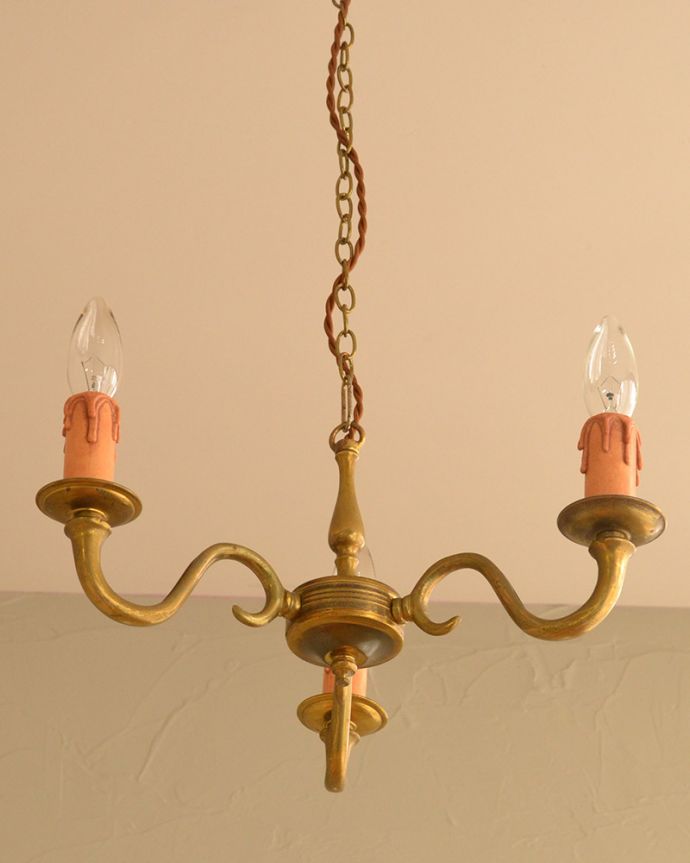 シャンデリア　照明・ライティング　上品な真鍮製シャンデリア、イギリスで見つけたアンティーク照明（3灯）（Ｅ17シャンデリア球付） 。。(k-2627-z)