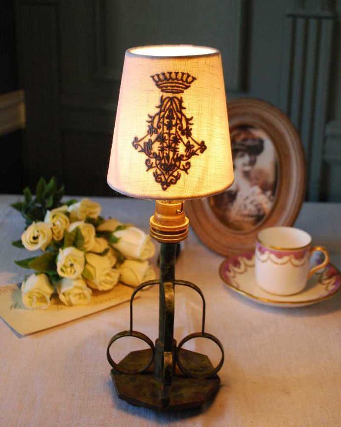 スタンドライト　照明・ライティング　フランス輸入のアンティークテーブルランプ(１灯)（B22シャンデリア球付） 。。(k-2628-z)