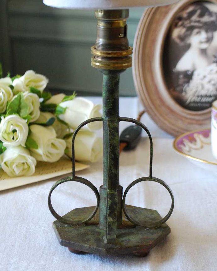 スタンドライト　照明・ライティング　フランス輸入のアンティークテーブルランプ(１灯)（B22シャンデリア球付） 。。(k-2628-z)