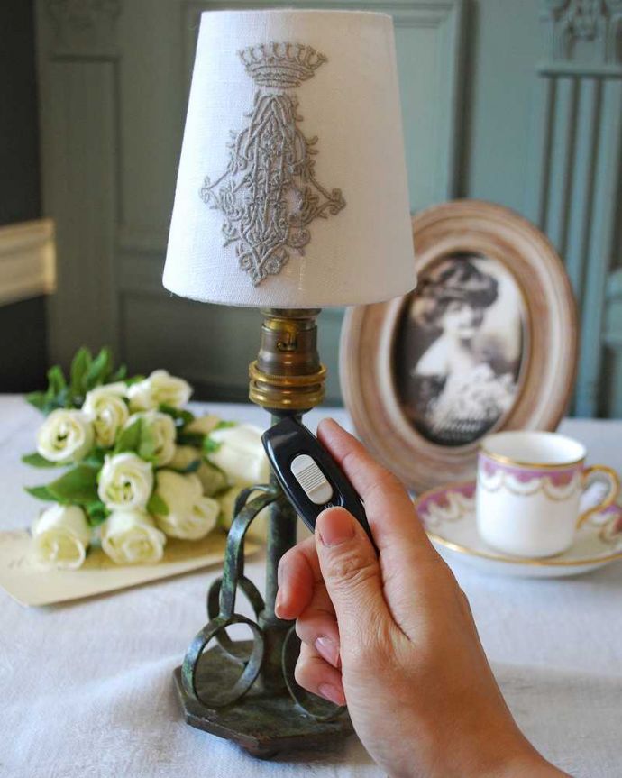 スタンドライト　照明・ライティング　フランス輸入のアンティークテーブルランプ(１灯)（B22シャンデリア球付） 。。(k-2628-z)