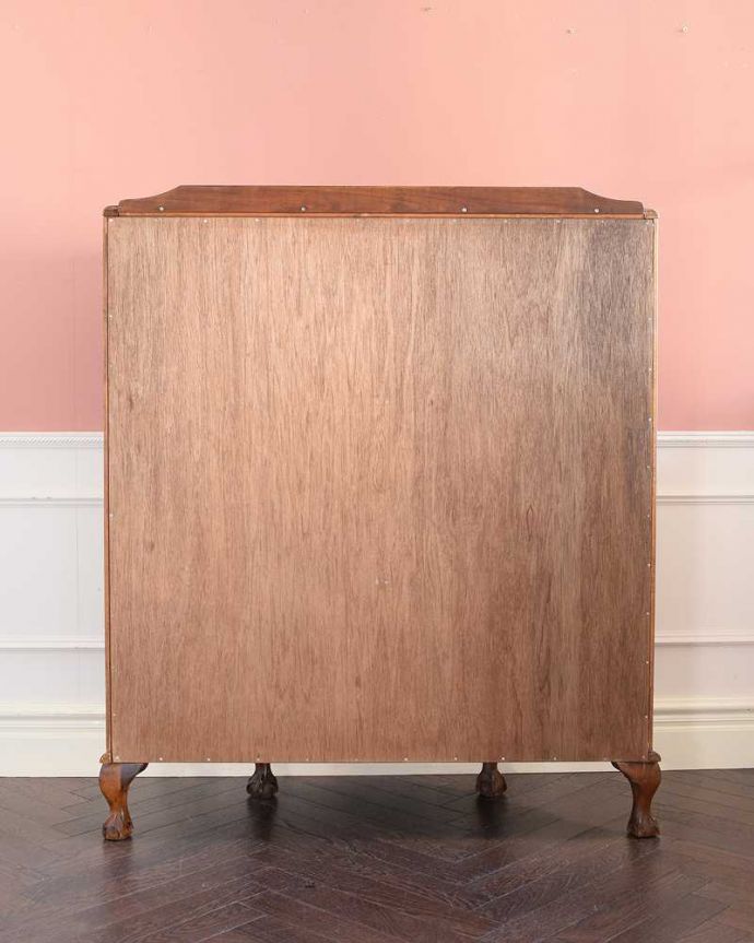 アンティークのキャビネット　アンティーク家具　英国のアンティーク家具、明るい色のガラスキャビネット（飾り棚） 。実は後ろから見てもキレイなんです。(k-2629-f)