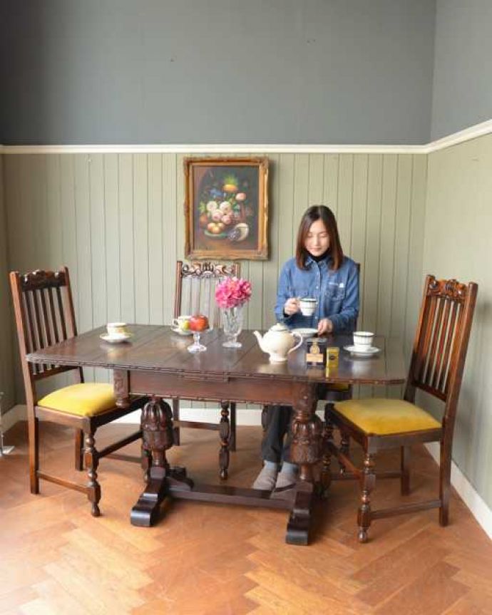 アンティークのテーブル アンティーク家具 アンティーク英国家具、重厚な脚の装飾が美しい伸長式のドローリーフテーブル。3通りの大きさで使える便利なテーブル天板の下に隠れているリーフを引っ張り出せばあっという間に大きくなっちゃうドローリーフテーブル。(k-2630-f)