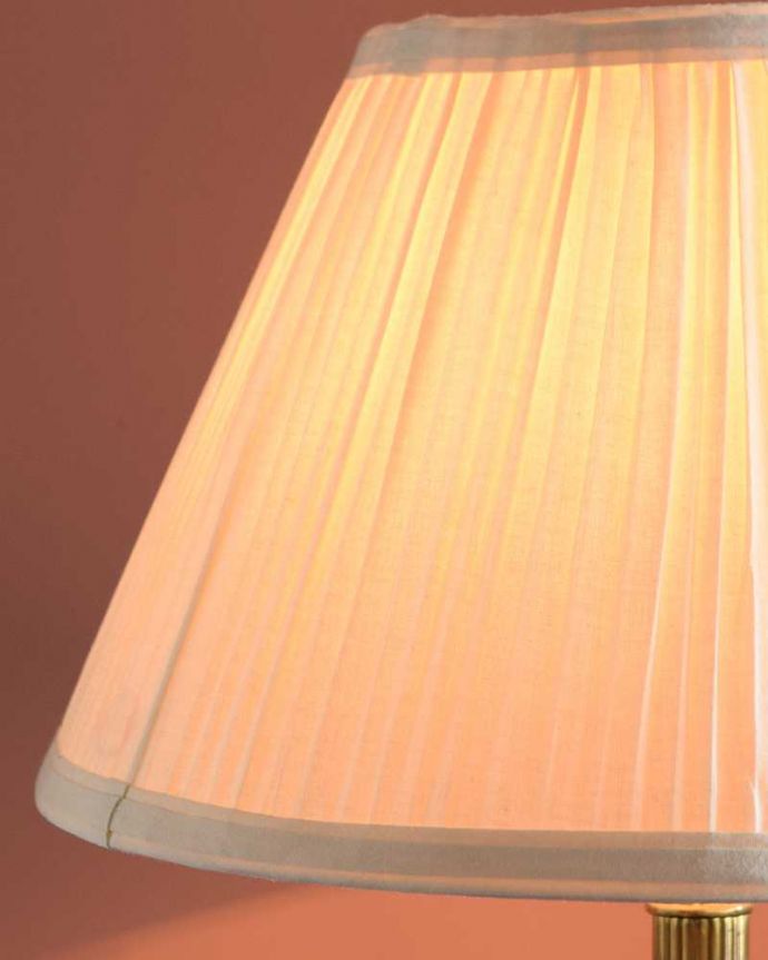 スタンドライト　照明・ライティング　珍しいイギリスで見つけた真鍮製のアンティークフロアランプ（Ｂ22シャンデリア球付）。。(k-2631-f)