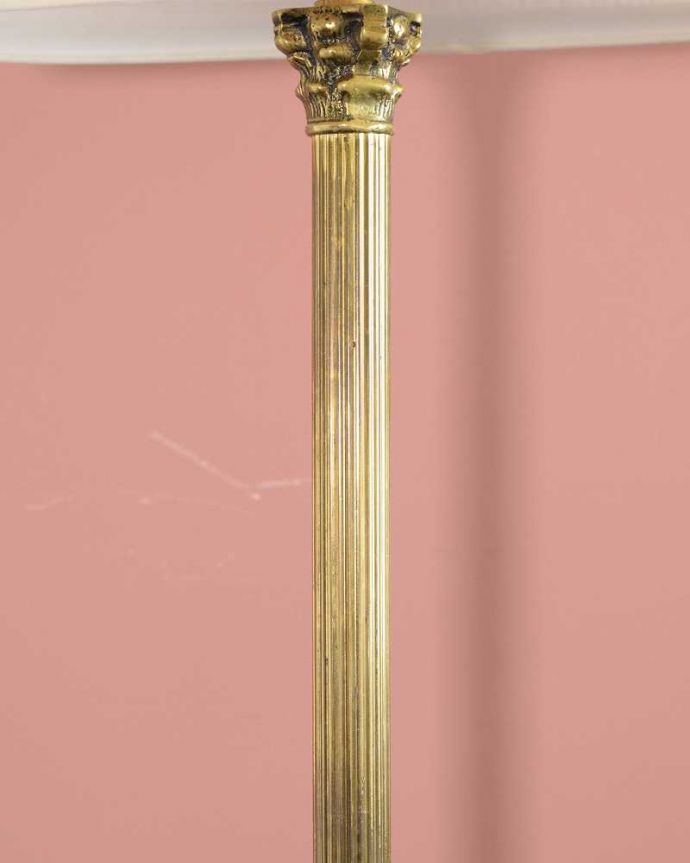 スタンドライト　照明・ライティング　珍しいイギリスで見つけた真鍮製のアンティークフロアランプ（Ｂ22シャンデリア球付）。。(k-2631-f)