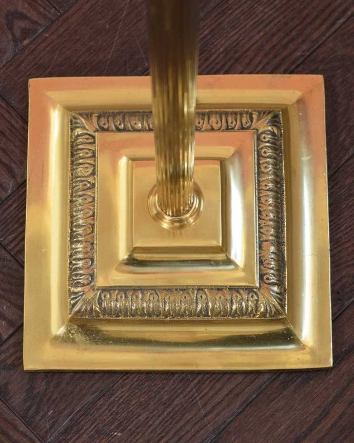 スタンドライト　照明・ライティング　珍しいイギリスで見つけた真鍮製のアンティークフロアランプ（Ｂ22シャンデリア球付）。。(k-2631-f)