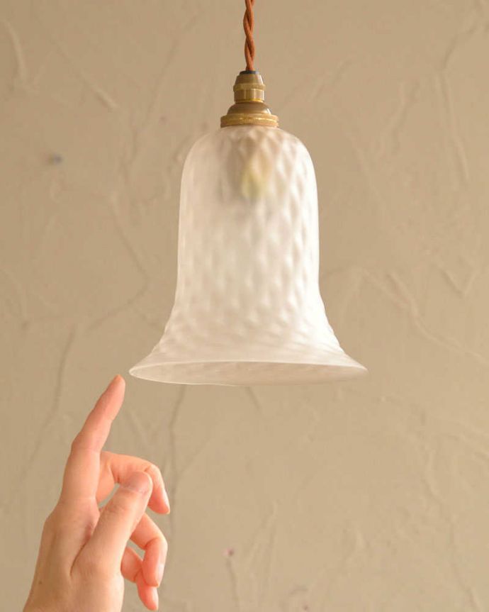 ペンダントライト　照明・ライティング　ガラス模様が美しいアンティークランプシェード（コード・シャンデリア電球・ギャラリーなし）。。(k-2634-z)