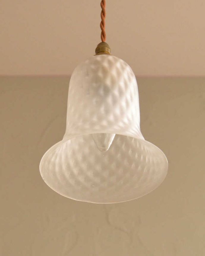 ペンダントライト　照明・ライティング　ガラス模様が美しいアンティークランプシェード（コード・シャンデリア電球・ギャラリーなし）。。(k-2634-z)