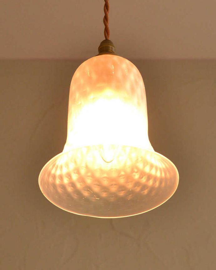 ペンダントライト　照明・ライティング　ガラス模様が美しいアンティークランプシェード（コード・シャンデリア電球・ギャラリーなし）。。(k-2634-z)