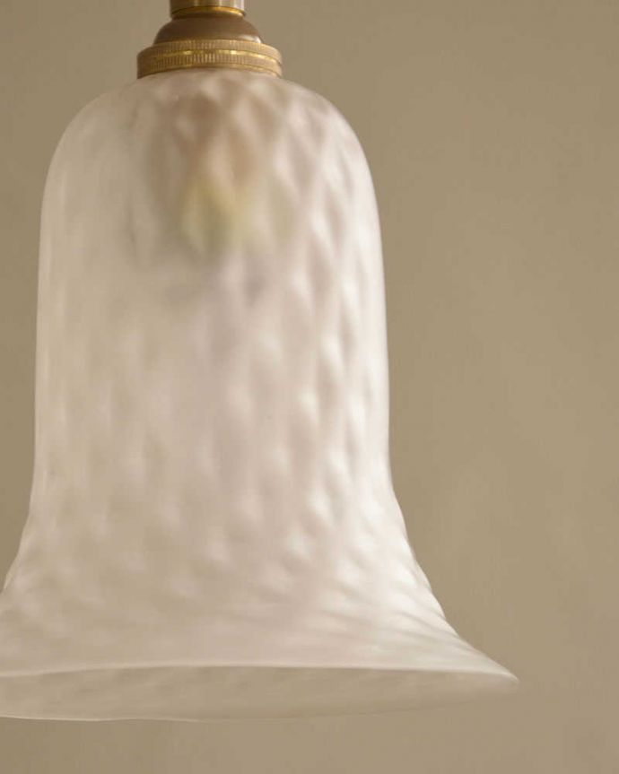 ペンダントライト　照明・ライティング　ガラス模様が美しいアンティークランプシェード（コード・シャンデリア電球・ギャラリーなし）。。(k-2634-z)