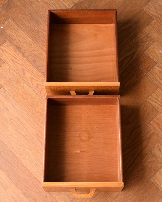 G-PLAN(Gプラン)　アンティーク家具　一台で3役！とってもめずらしいG-PLANのヴィンテージキャビネット（ワードローブ）。キレイにお直ししました引き出しの中も修復の際、専門の職人がキレイにしました。(k-2636-f)