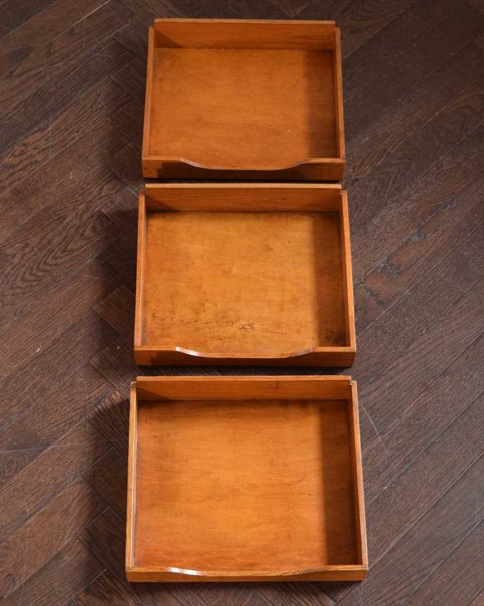 アンティークのキャビネット アンティーク家具 イギリスのアンティーク家具、どこにでも置けるサイズのファイルキャビネット。キレイに修復したので、何を入れてもOKです。(k-2641-f)