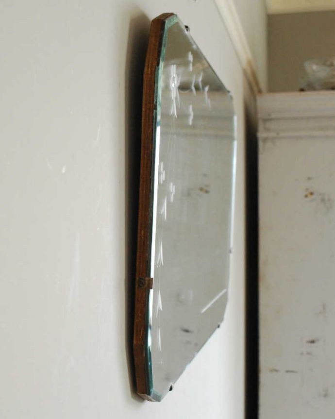 アンティーク ミラー（鏡）　アンティーク雑貨　お花とリーフ模様が可愛い、英国アンティークのカッティングミラー。厚みが違いますアンティークなので多少のキズ・汚れがある場合がありますがキレイなものを買い付けてきました。(k-2643-z)