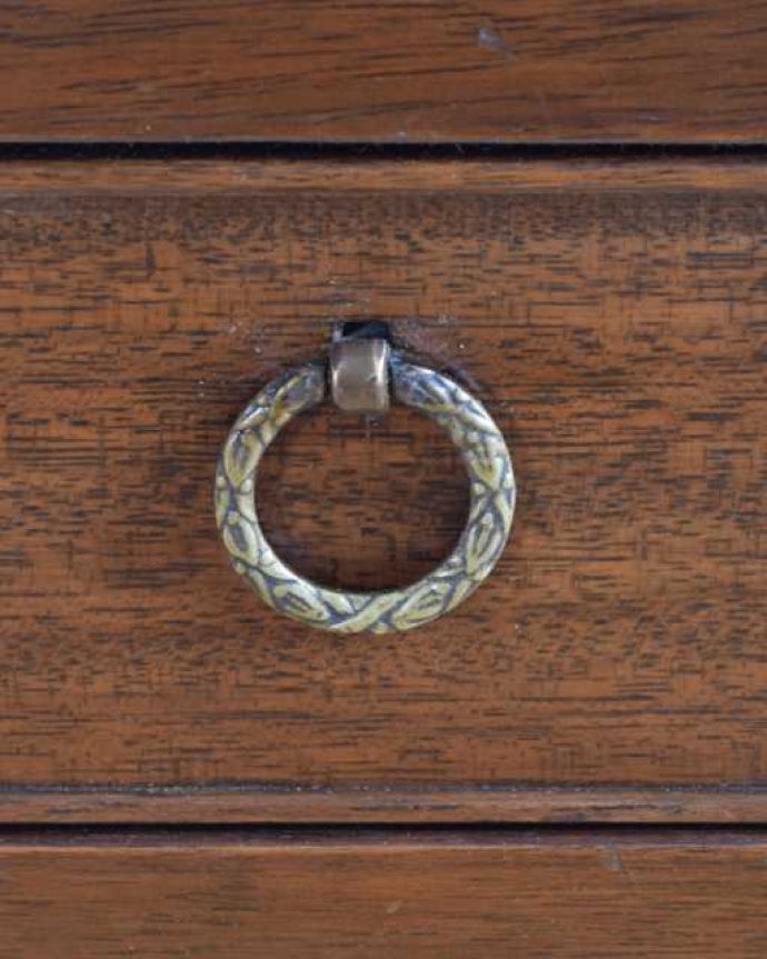 マガジンラック　アンティーク家具　引き出しとキャスターが付いた贅沢な英国アンティークのマガジンラック（カンタベリー）。風合いがいい感じの取っ手。(k-2644-f)